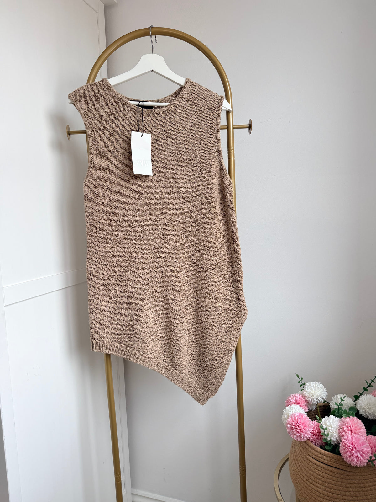     Zara beige sleeveless knit top with asymmetric hem