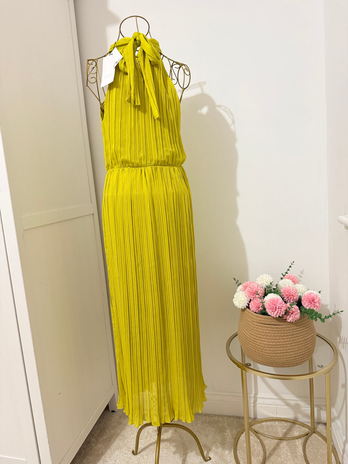 Lime Pleated Sleeveless Midi Dress