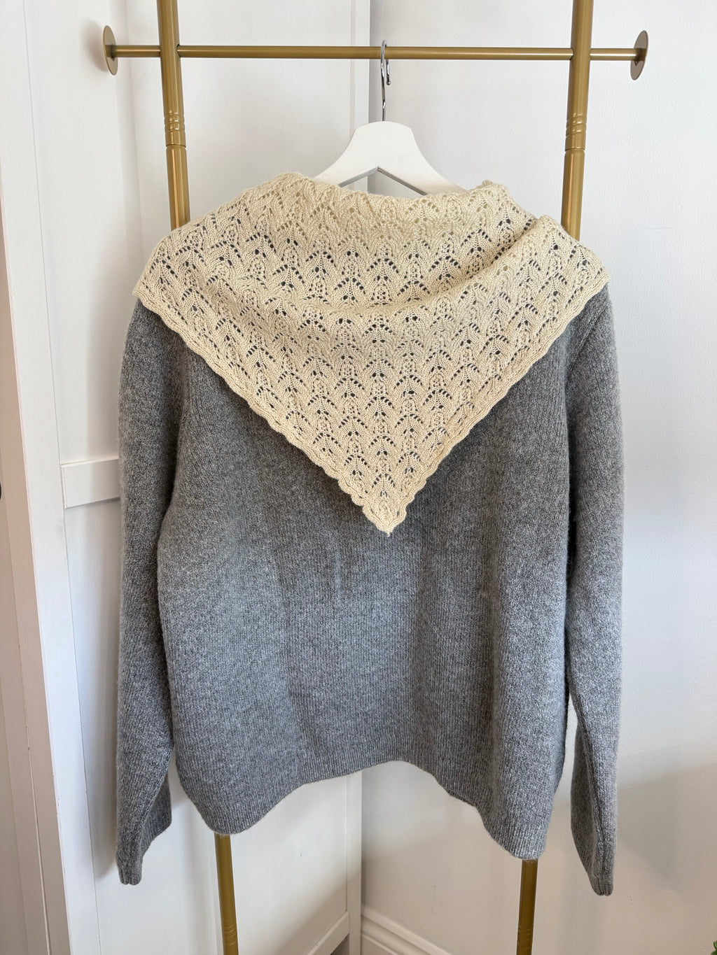     Back detail of Zara grey sweater with beige patterned scarf