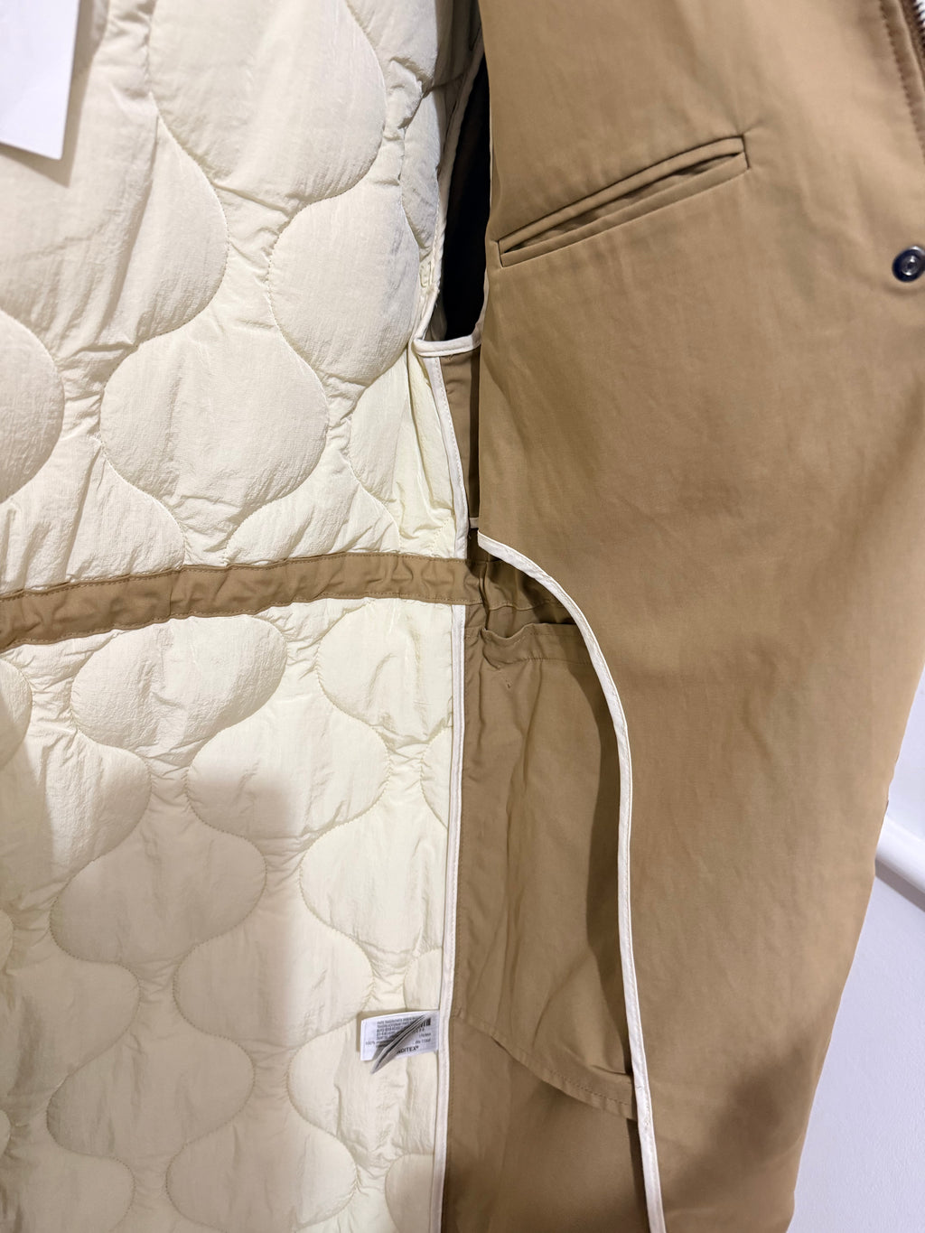     Close-up of Zara beige trench coat padded inner lining