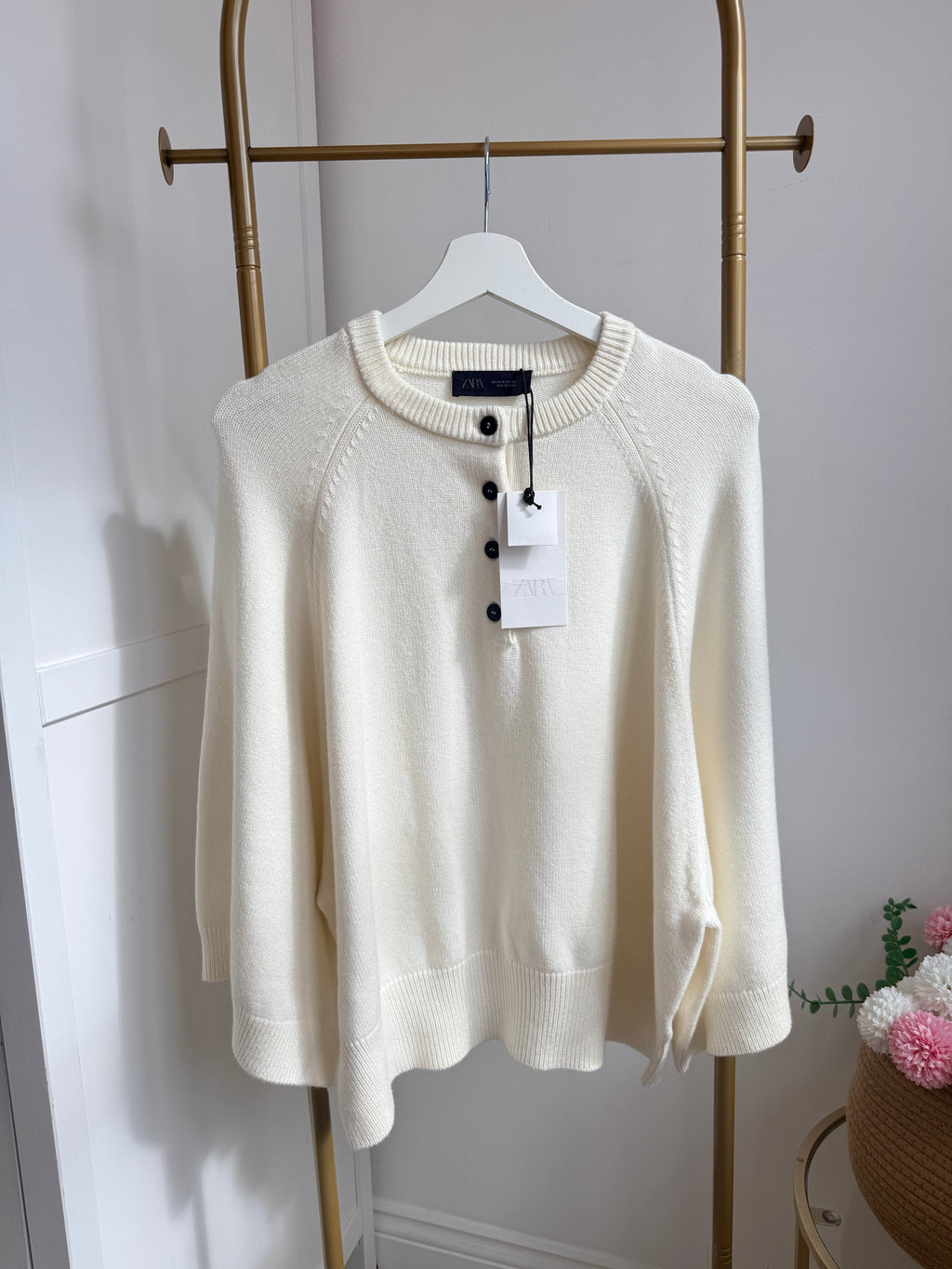     Close front view of Zara cream wide sleeve knit jumper showing neckline