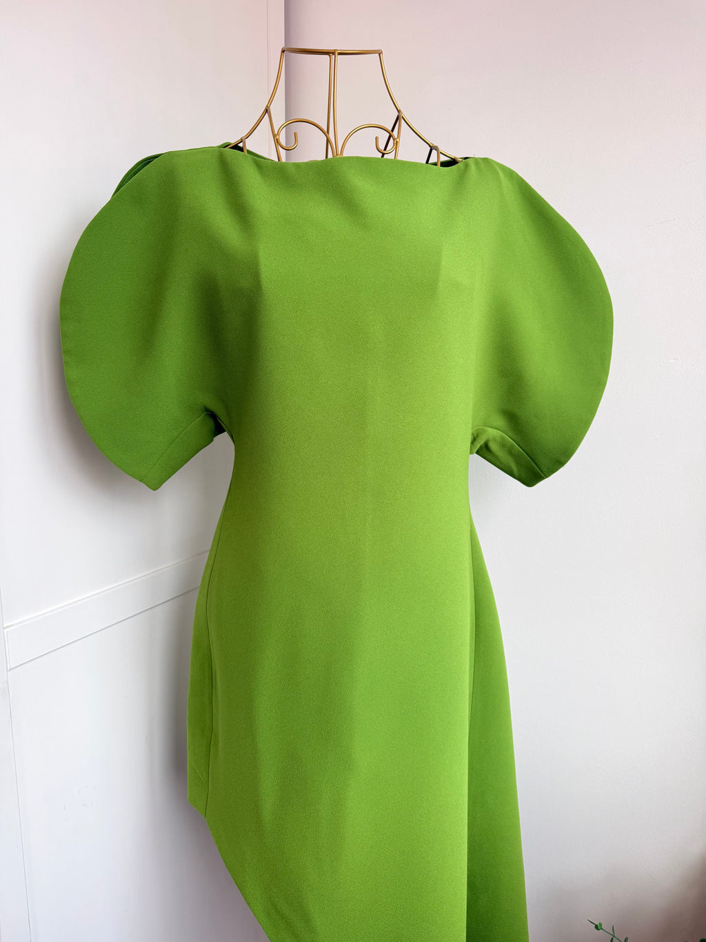 Green short sleeves asymmetrical midi dress