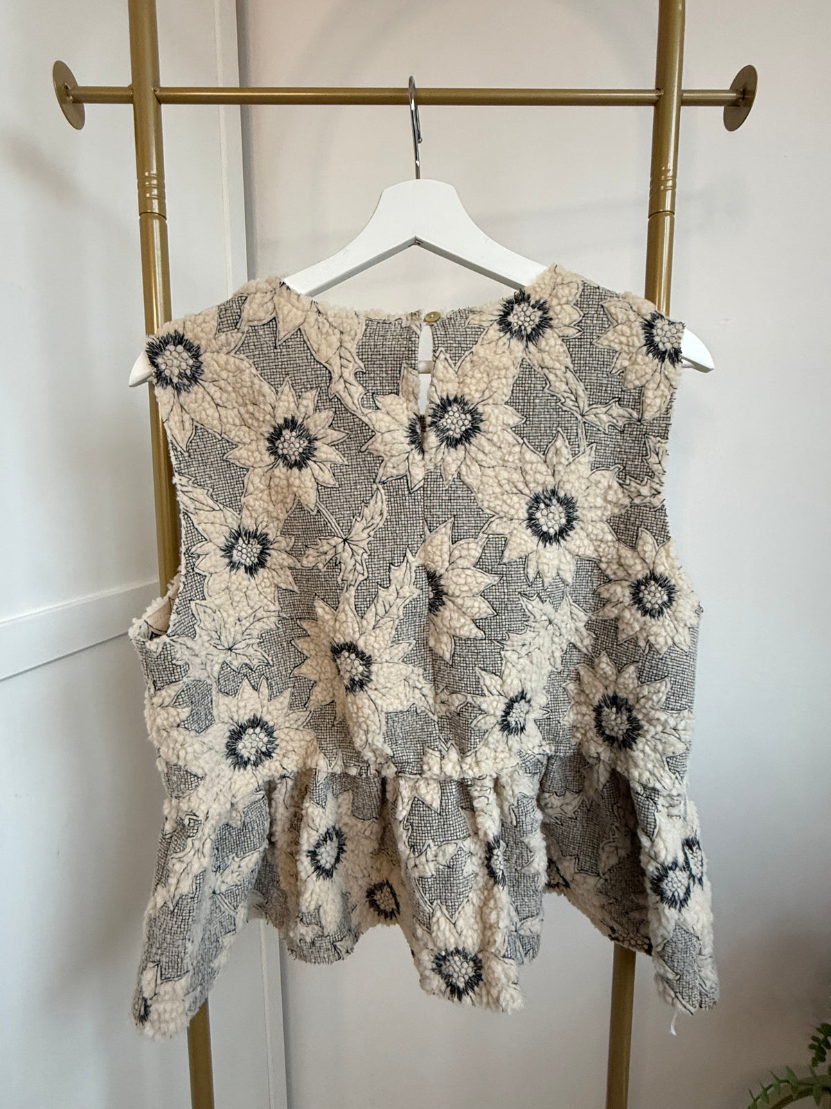     Zara Beige Floral Peplum Knit Top – Back Detail