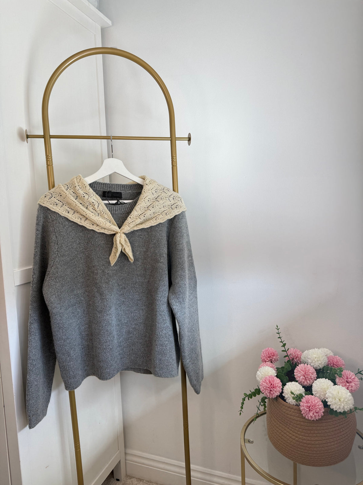     Zara grey long sleeve knit sweater with beige scarf front view