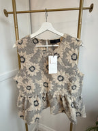     Zara Beige Floral Peplum Knit Top – Front Detail