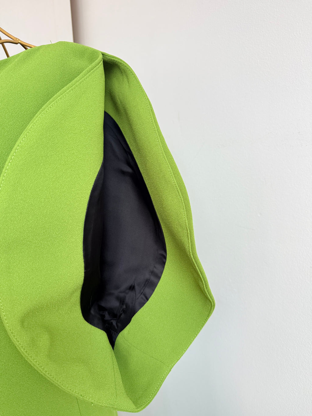 Green short sleeves asymmetrical midi dress