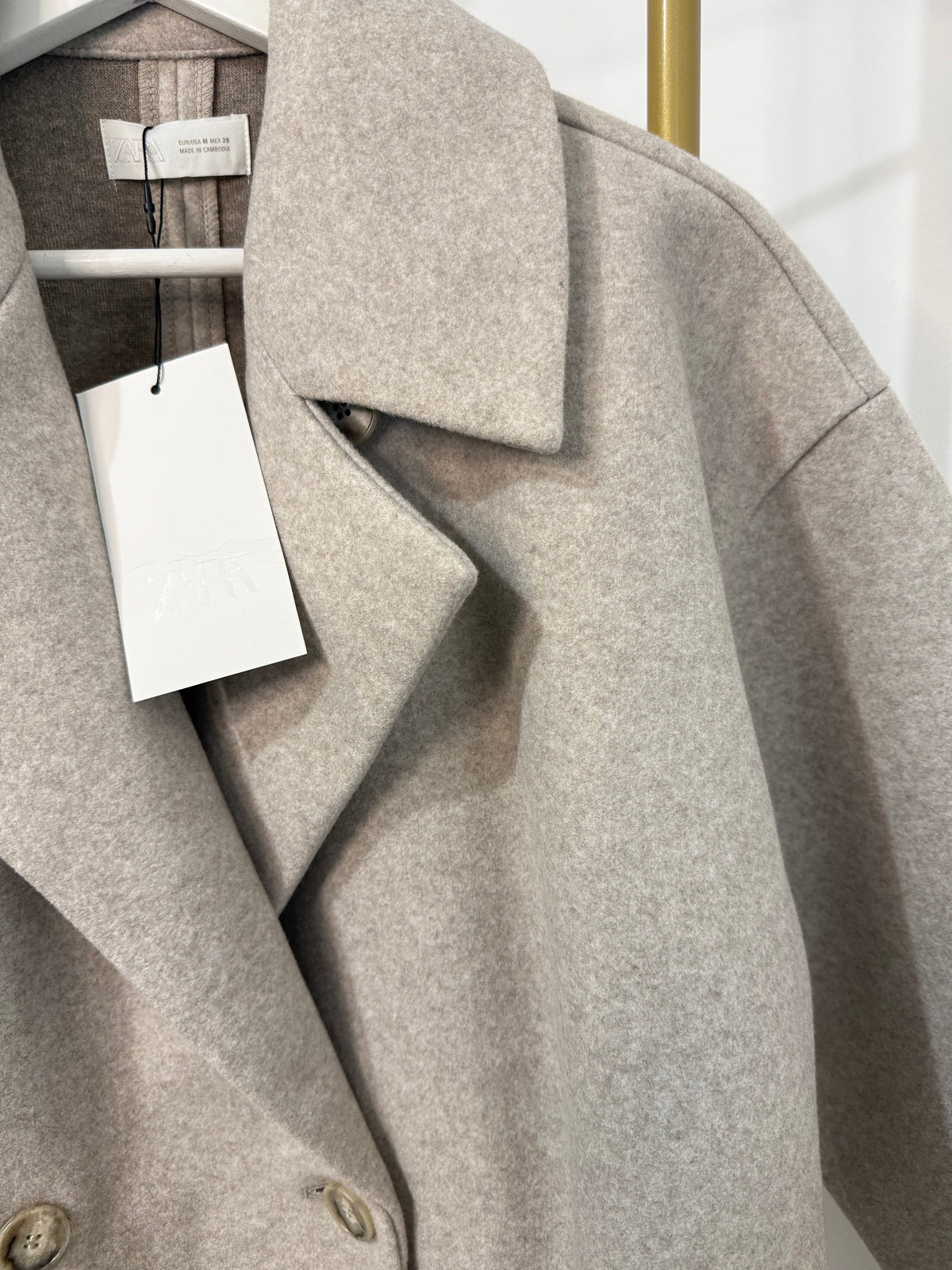     Close-up of lapel and fabric on Zara beige oversized coat