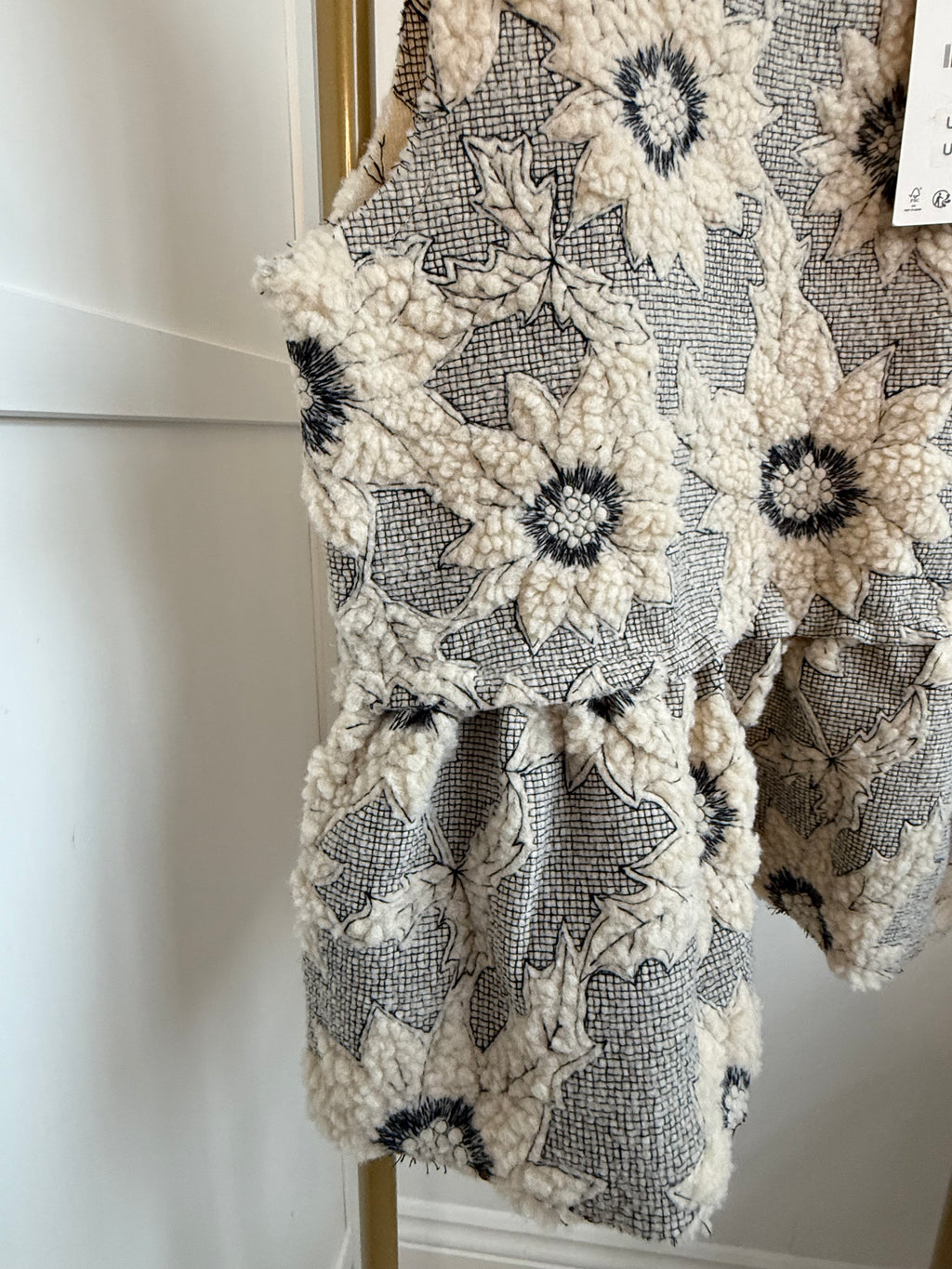     Zara Beige Floral Peplum Knit Top – Floral Knit Detail